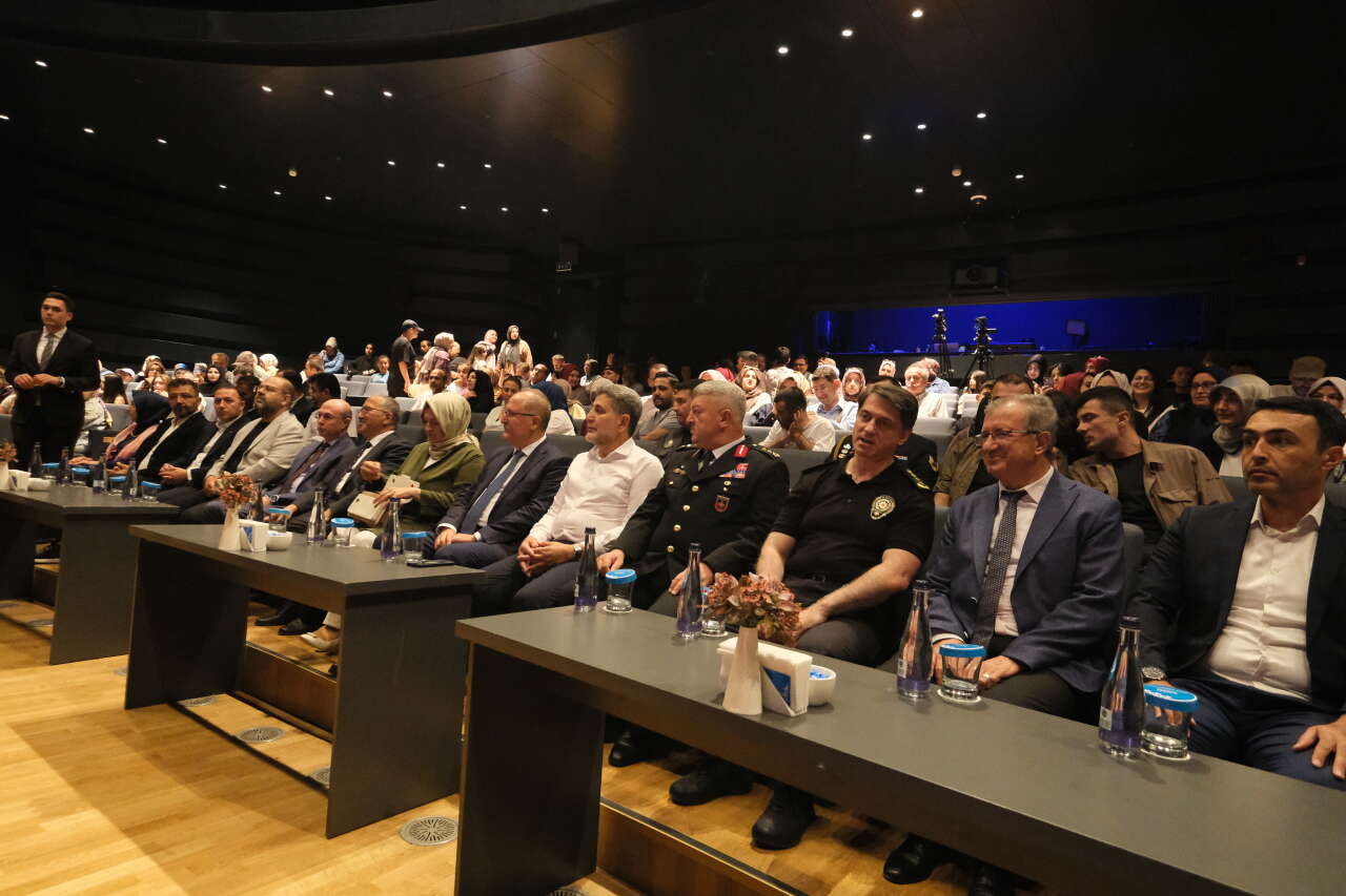 SOBE Sahnede! Konya’da öğrencilerin gösterileri mezuniyetle taçlandı 5